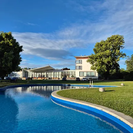 Vilas&wellness Orlík Villa *